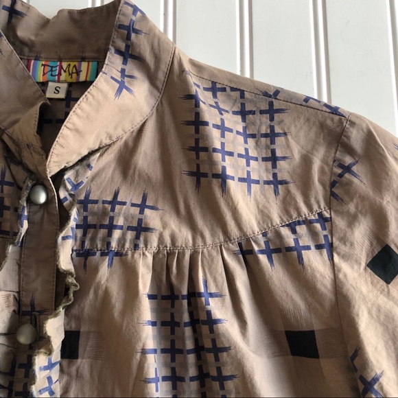 DEMA Modern Ruffle Button Down Top Size Small - Picture 7 of 11